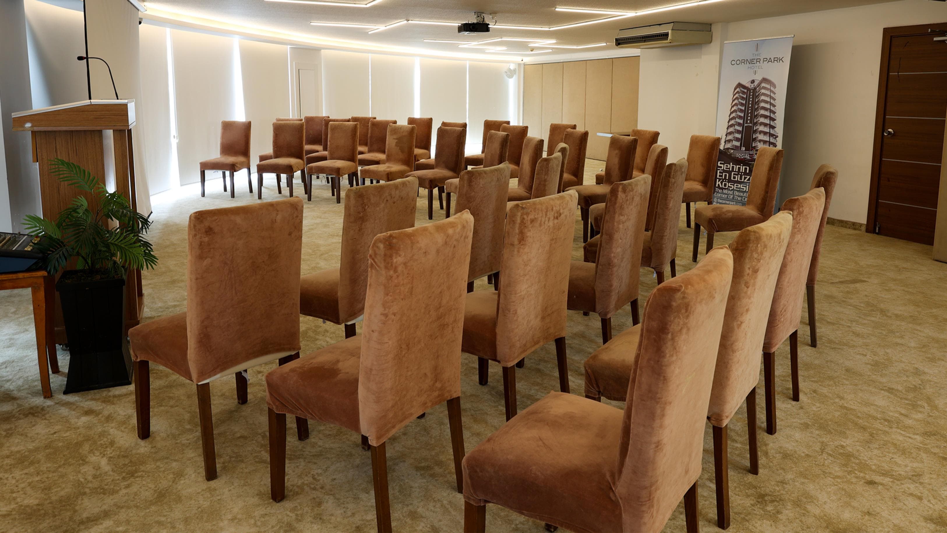 The Corner Park Hotel-24