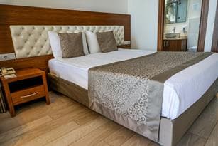 The Corner Park Hotel-66