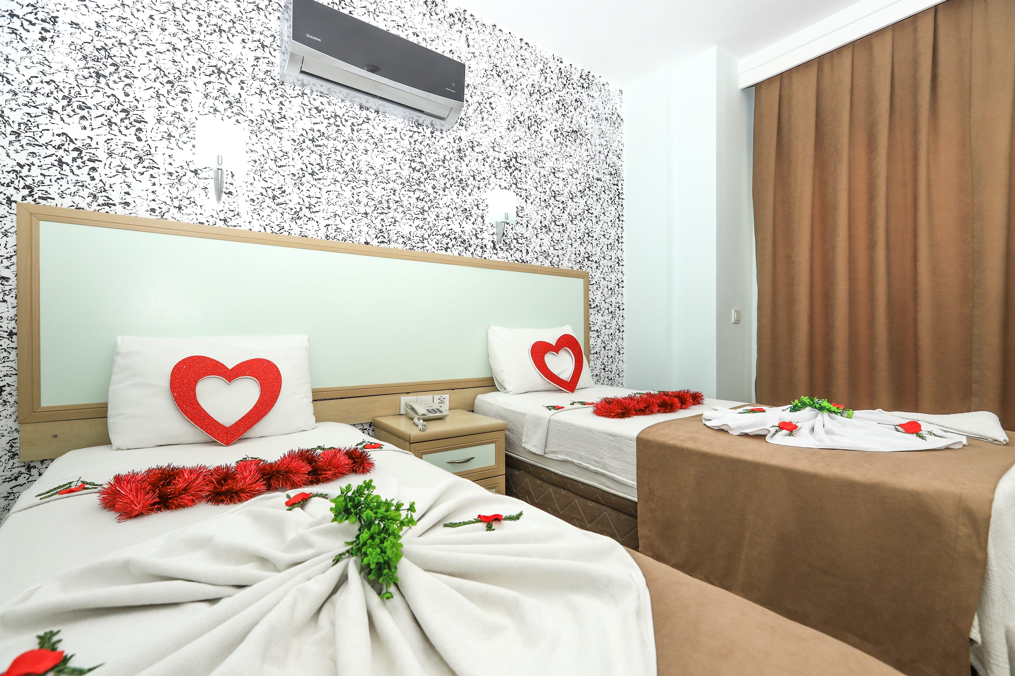 Mr. Crane Hotel-1