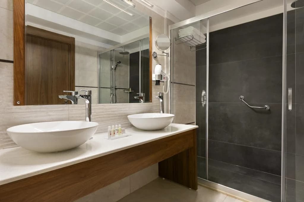 Ramada By Wyndham Van -20