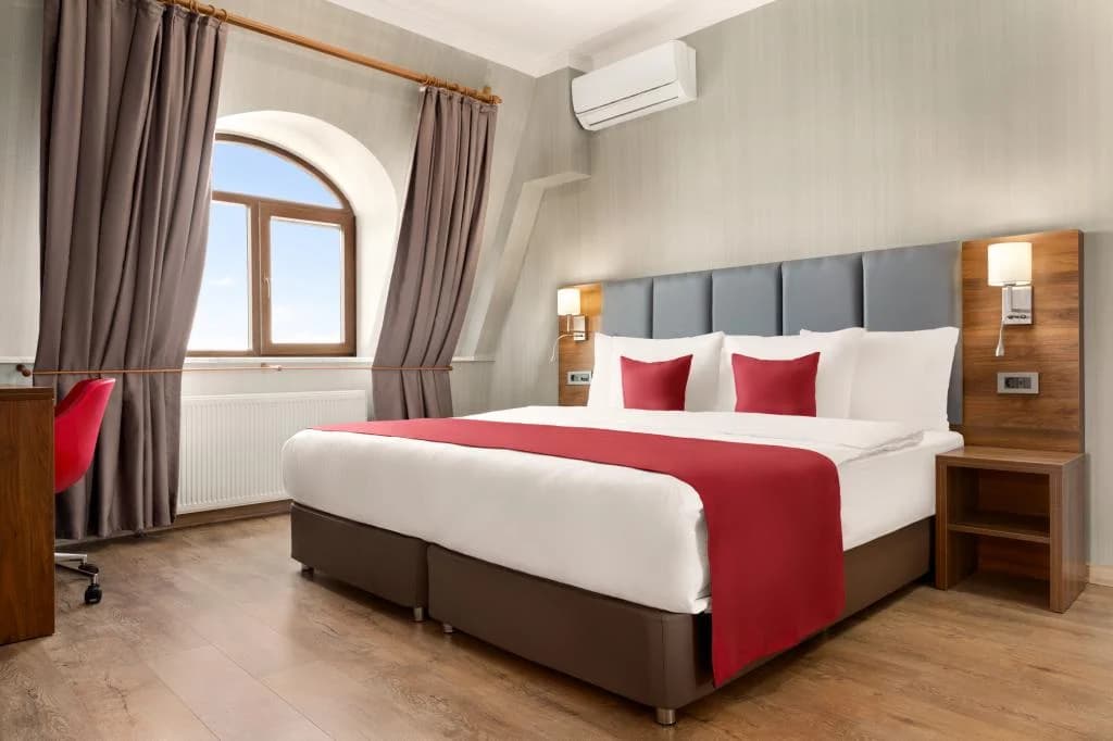 Ramada By Wyndham Van -17