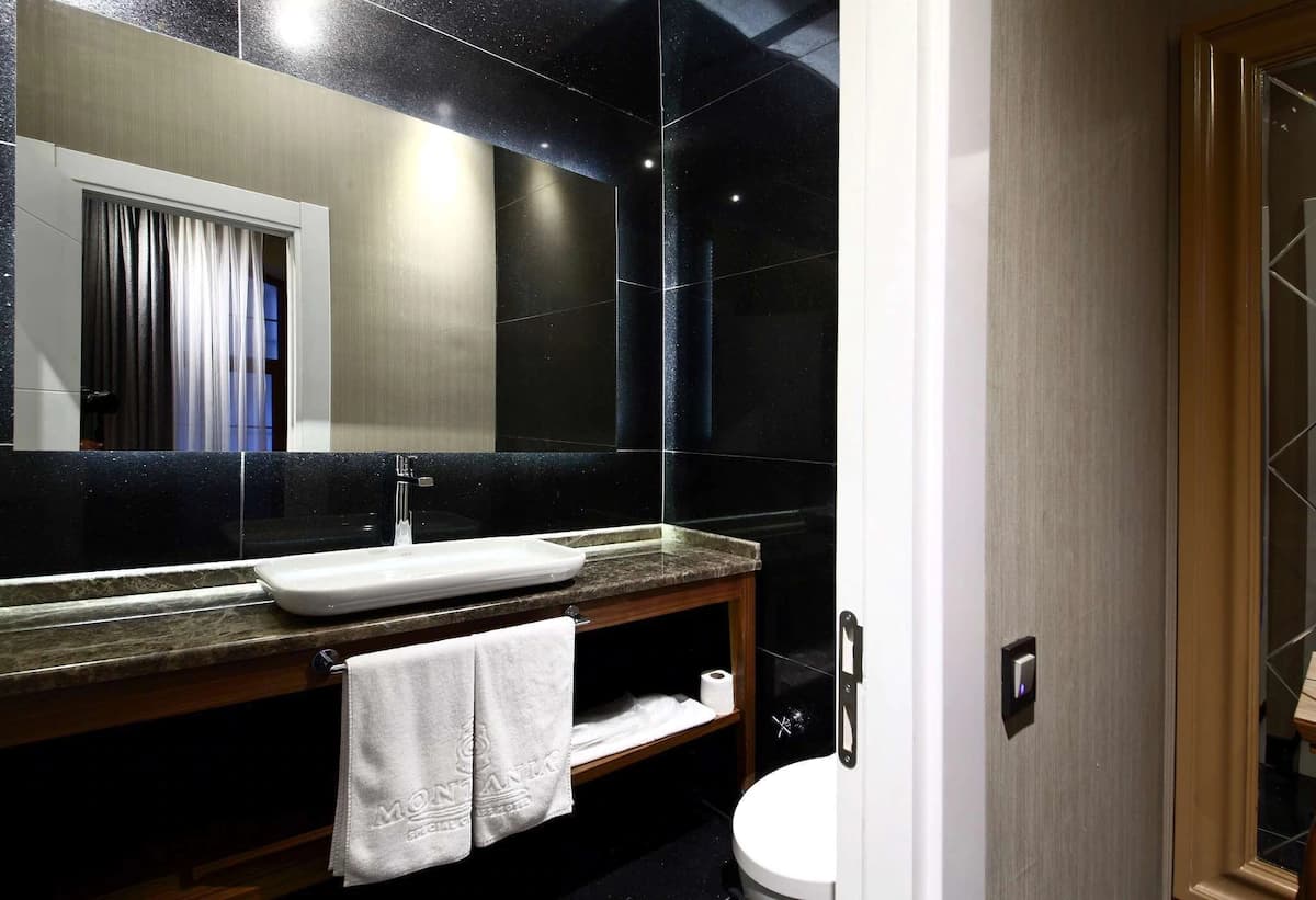 Montania Special Class Hotel-7