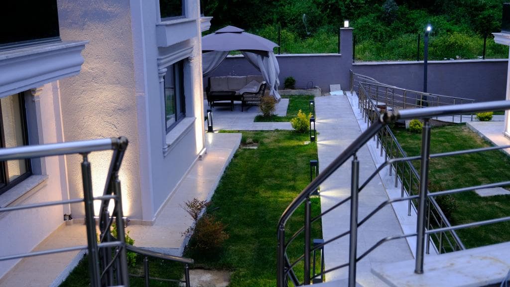 Flower City Suites & Complex-8