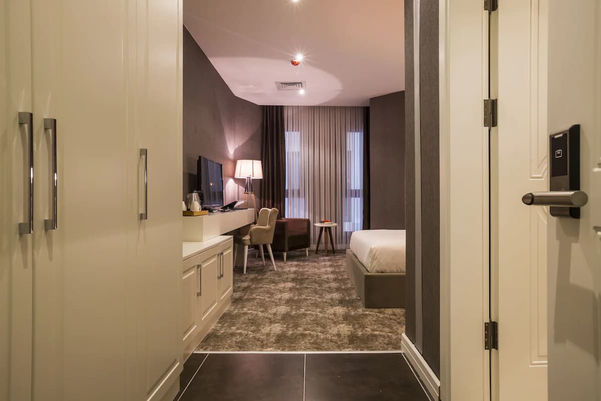 Royal Comfort Hotel-9