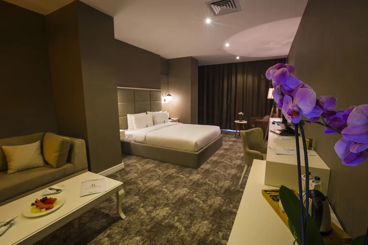 Royal Comfort Hotel-17