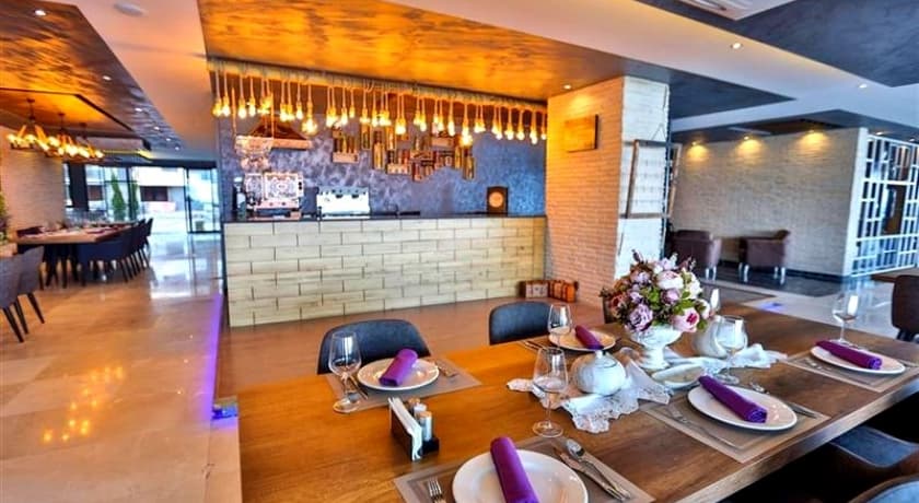 Royal Comfort Hotel-48