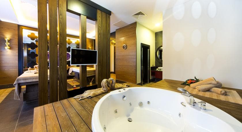 Diamond Premium Hotel-2