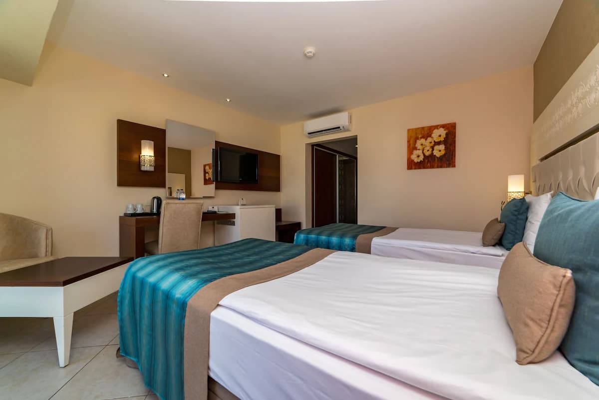 Kamelya Aishen K Club-18