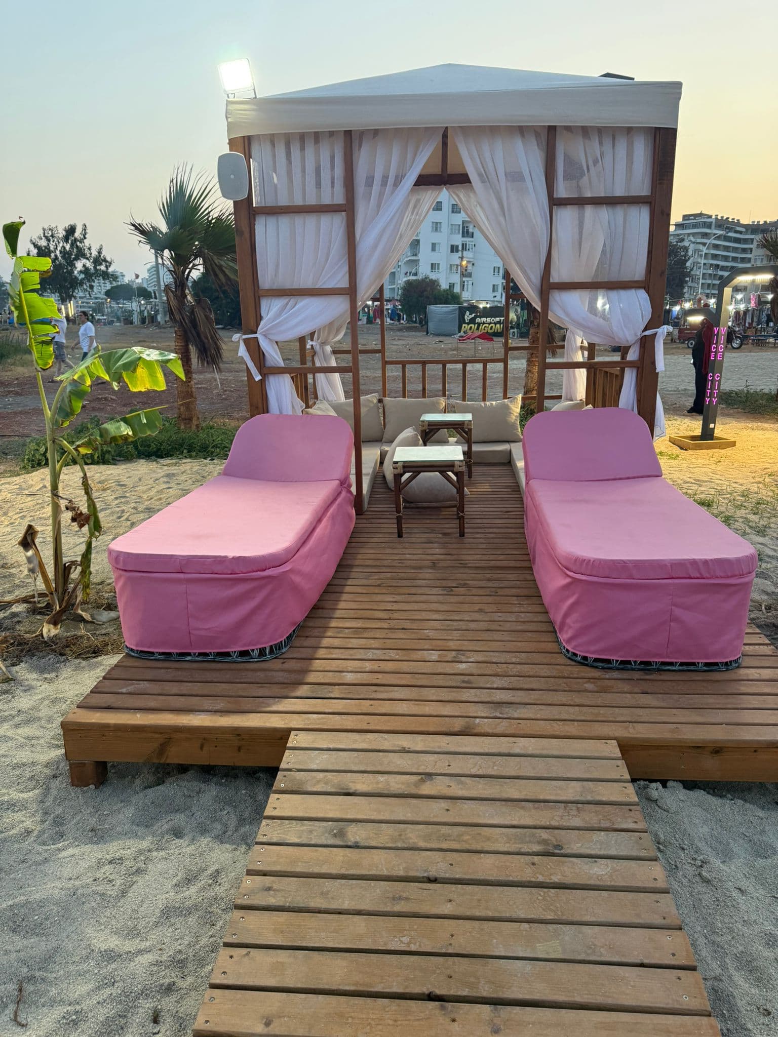 Vice City Beach Otel-4