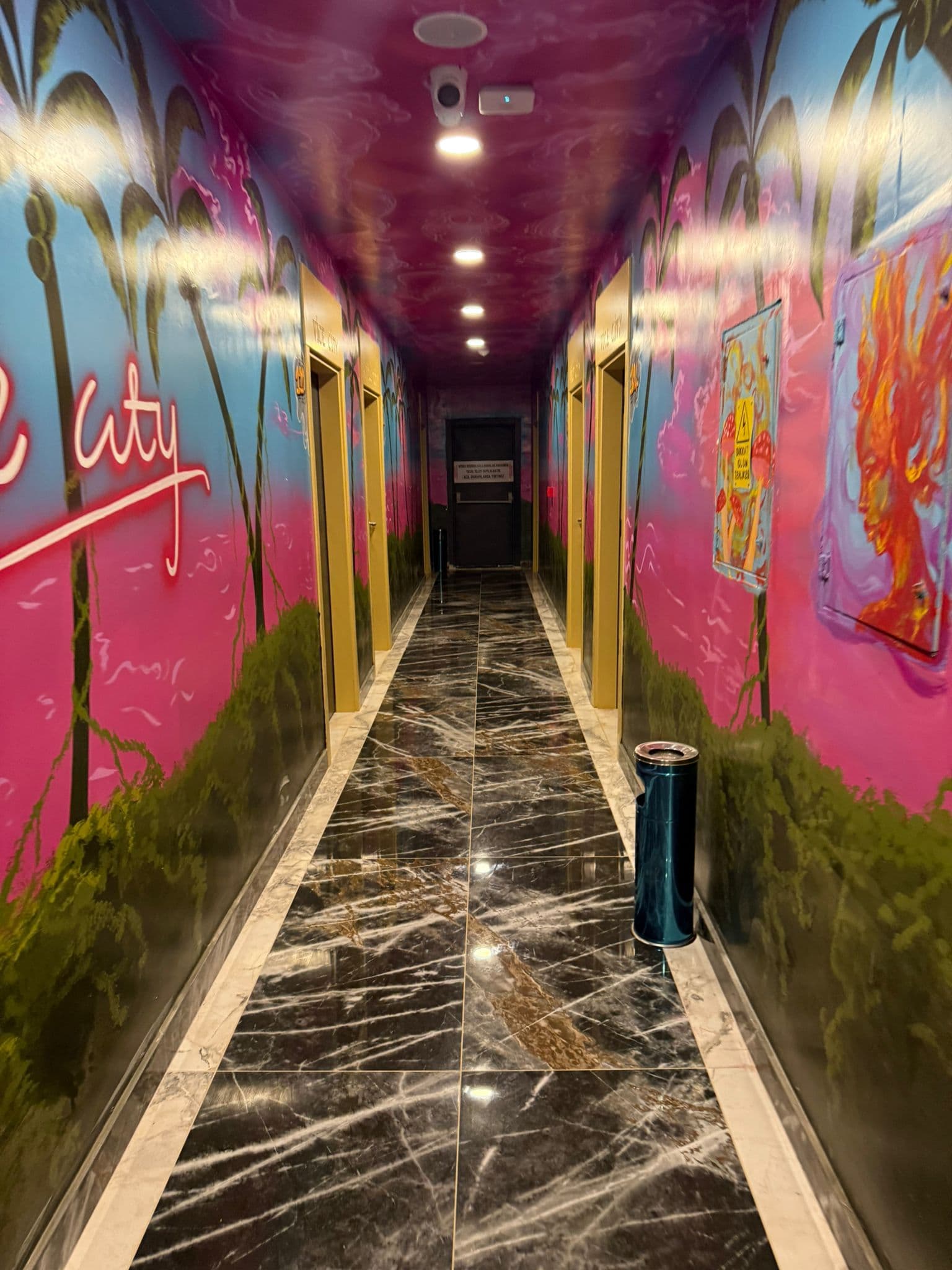 Vice City Beach Otel-11