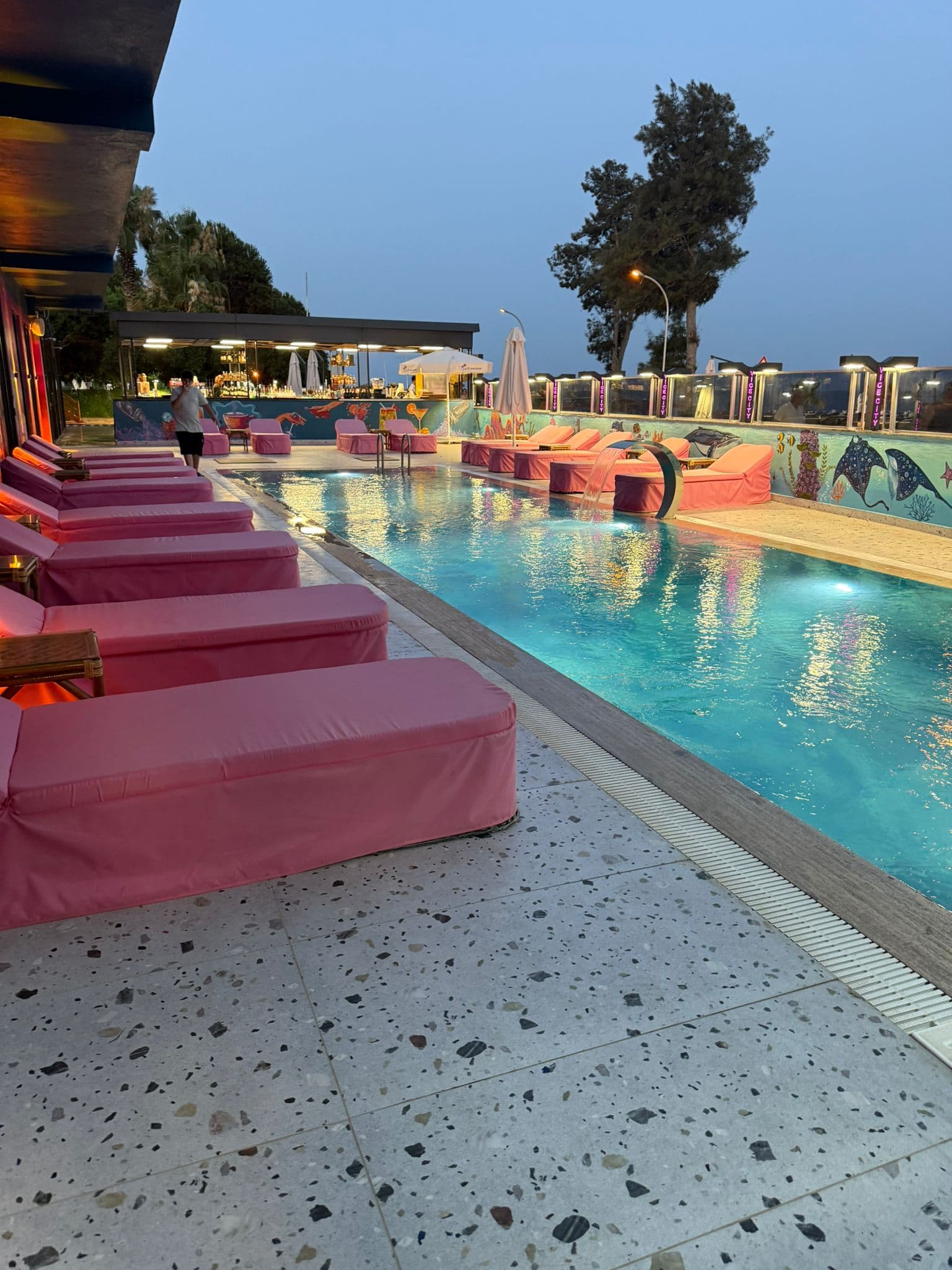 Vice City Beach Otel-14