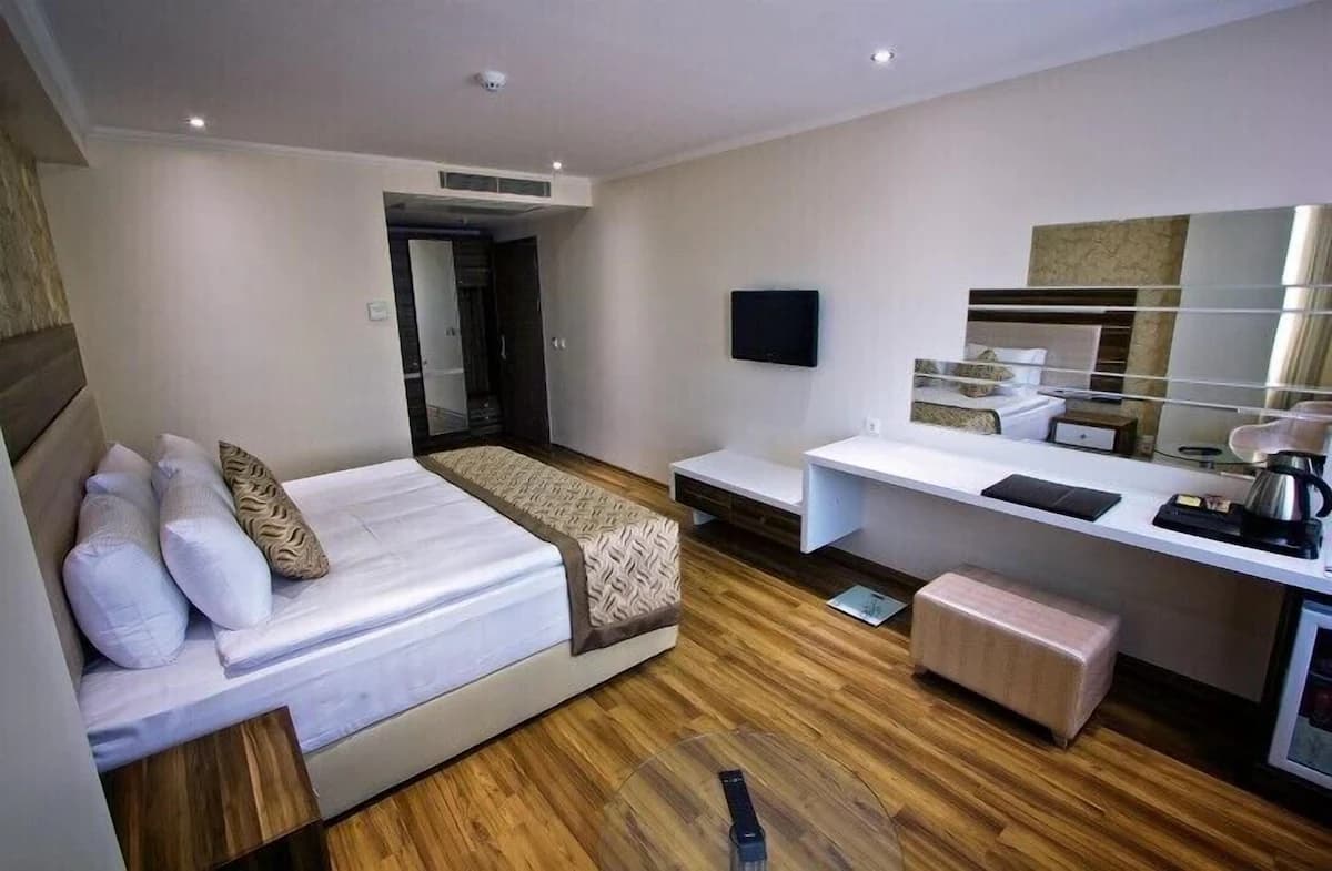 Edis Premier Hotel-13