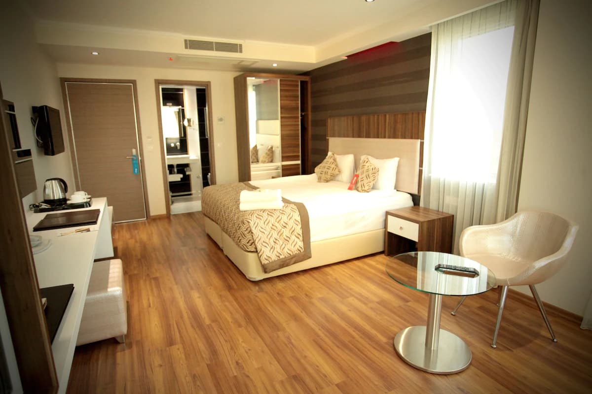 Edis Premier Hotel-8