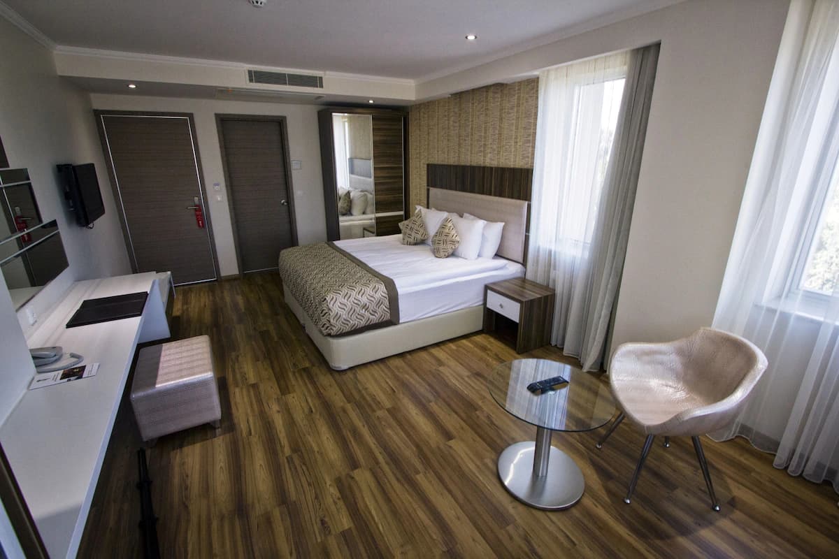 Edis Premier Hotel-1