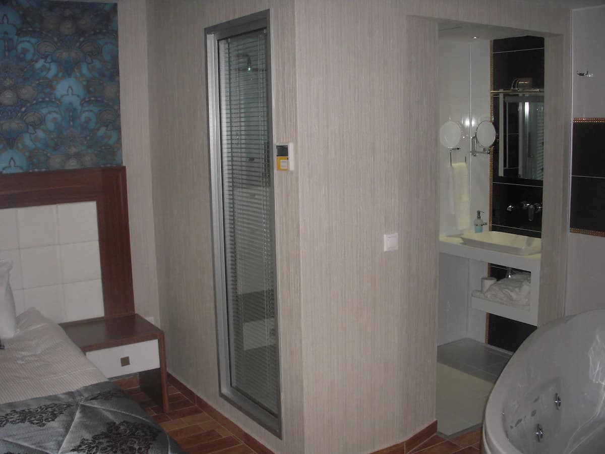 Edis Premier Hotel-7