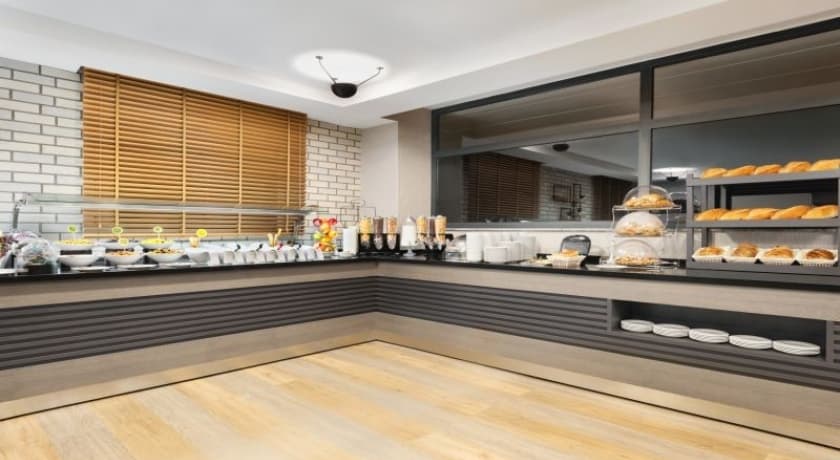 Ramada by Wyndham Tire-25