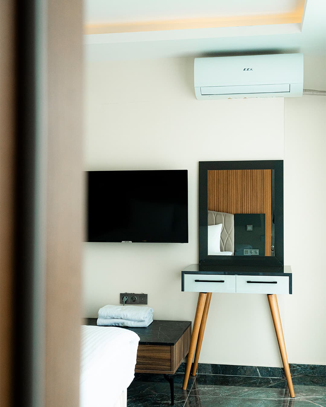 Laristone Suit Spa Hotel-40