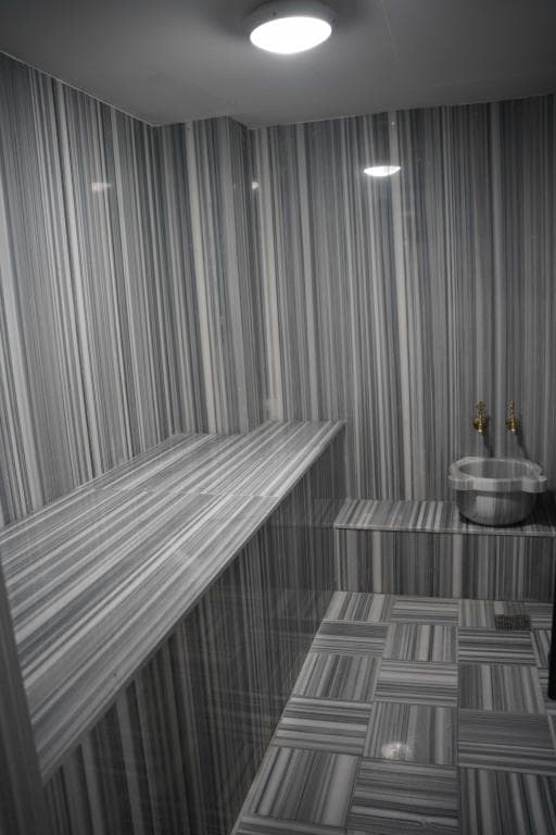 Nicer Hotel-12