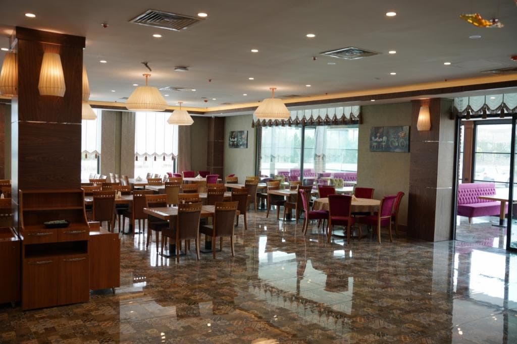 Nicer Hotel-20