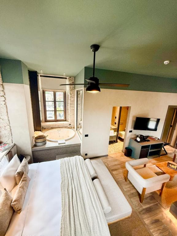 Lecole Hotel By Cityloft Adults +12-19