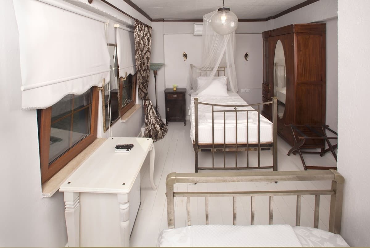 İola Otel-12