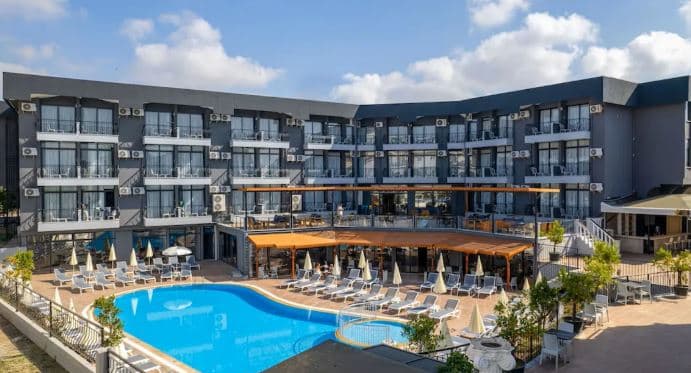 Clover Magic Park Side Hotel-0