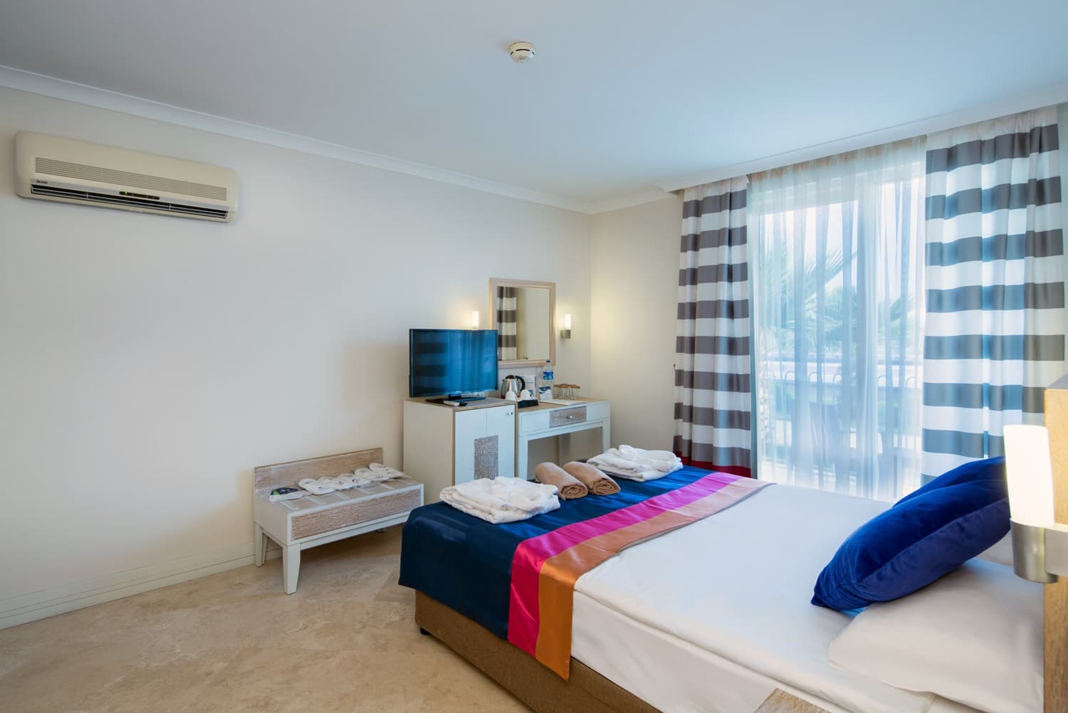 Crystal Boutique Beach Comfort Collection-53