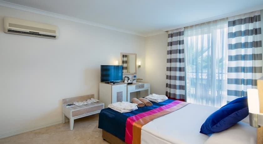 Crystal Boutique Beach Comfort Collection-40