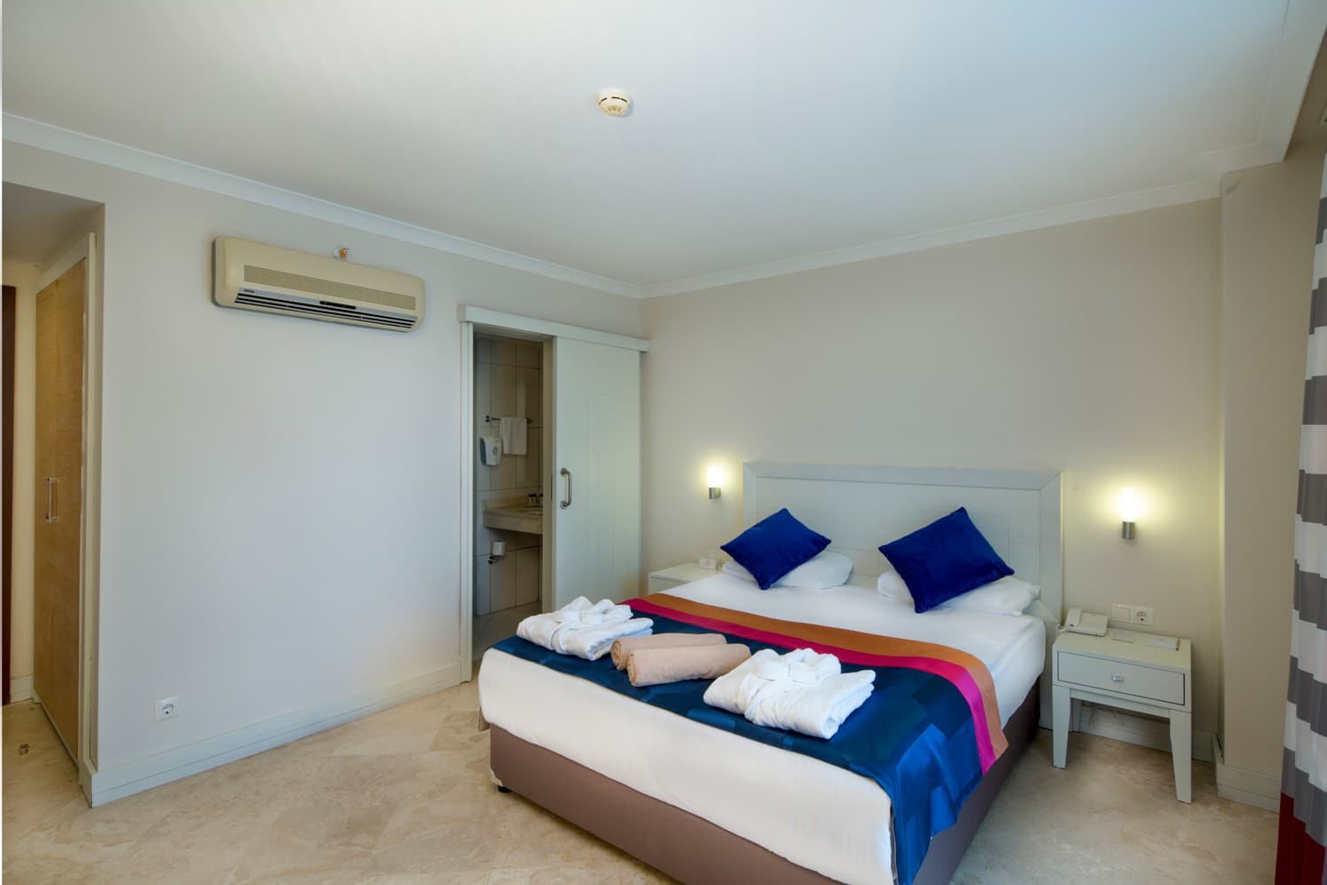 Crystal Boutique Beach Comfort Collection-57