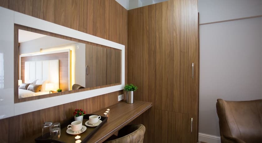 A Royal Suit Hotel-37