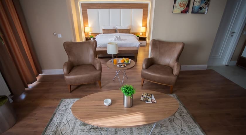 A Royal Suit Hotel-40