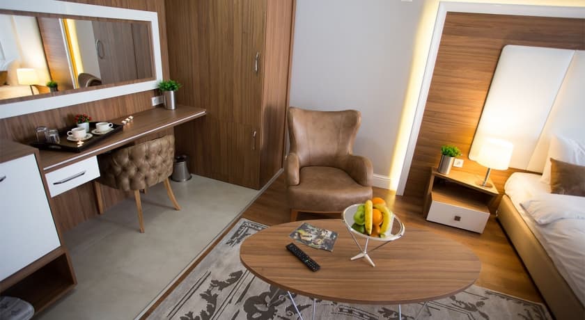 A Royal Suit Hotel-35