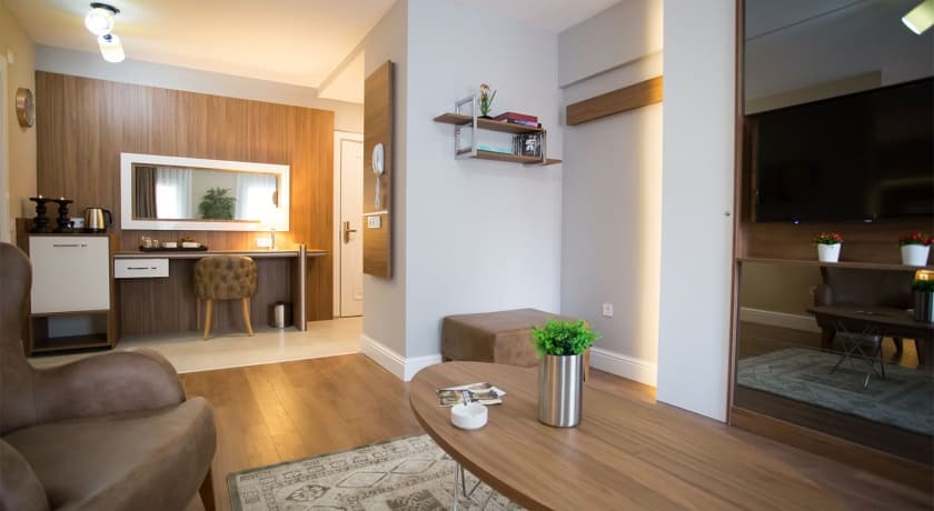 A Royal Suit Hotel-41