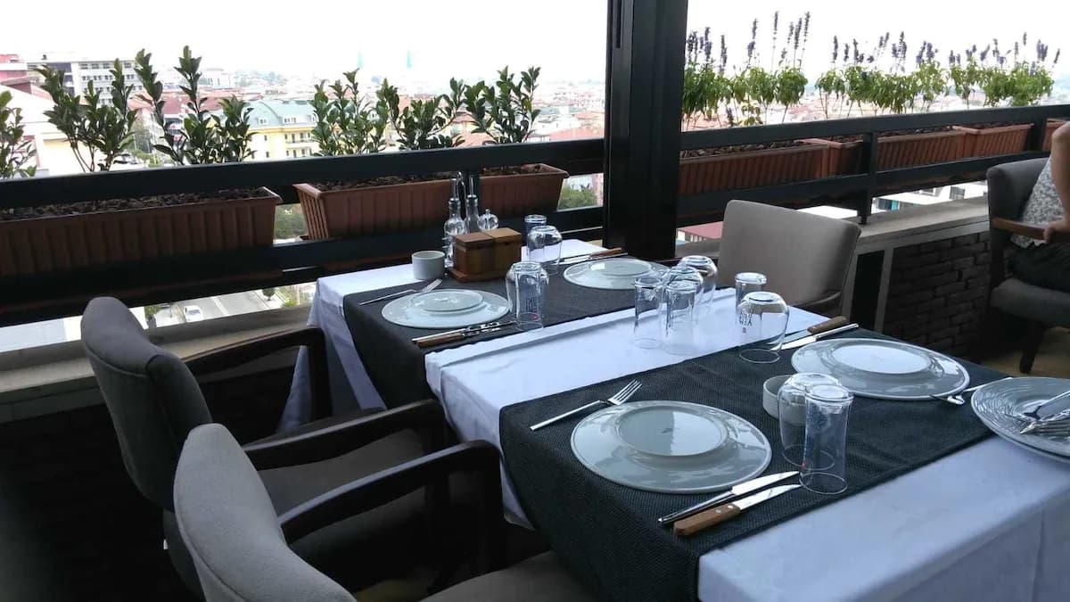 Vista Royal Hotel-24