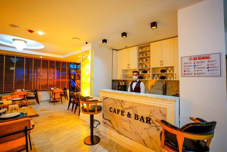 Grand White Hotel Batman-24