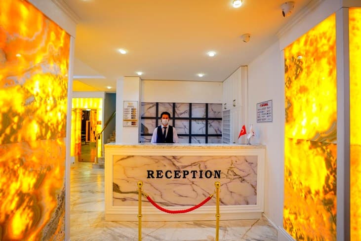 Grand White Hotel Batman-3