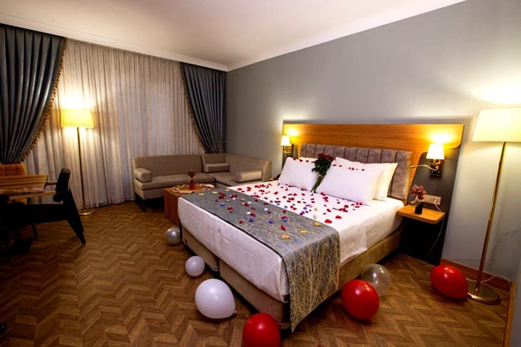 Grand White Hotel Batman-1