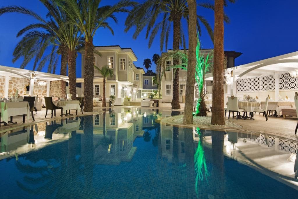 Elegance East Hotel-0