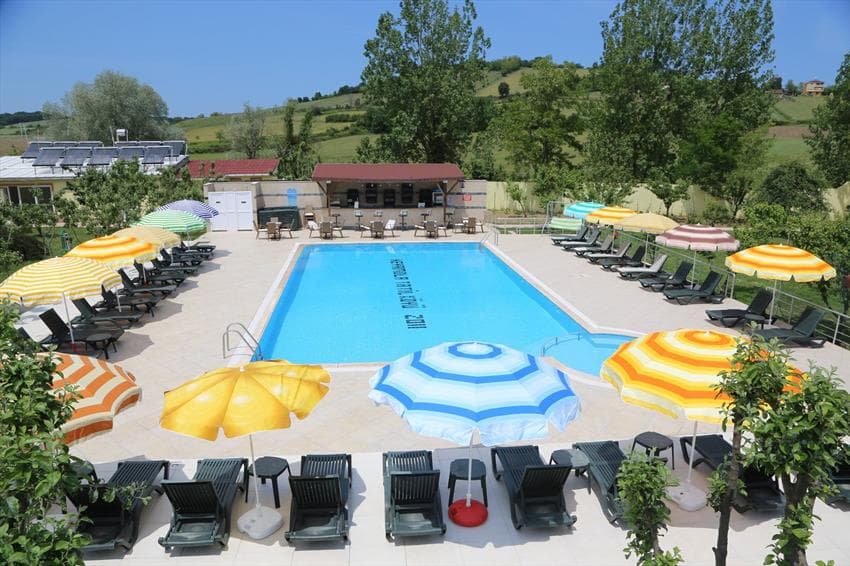 Sinopsis Resort Otel-12