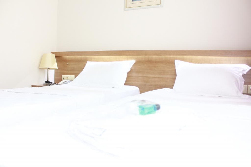 Sinopsis Resort Otel-18