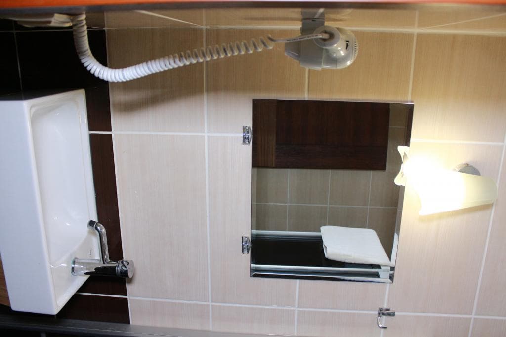 Sinopsis Resort Otel-16