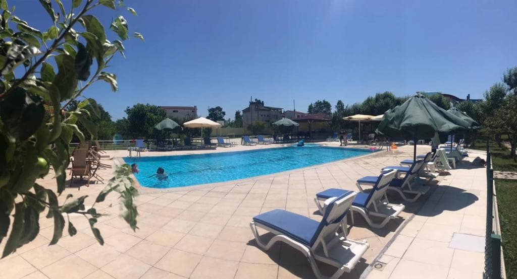 Sinopsis Resort Otel-11