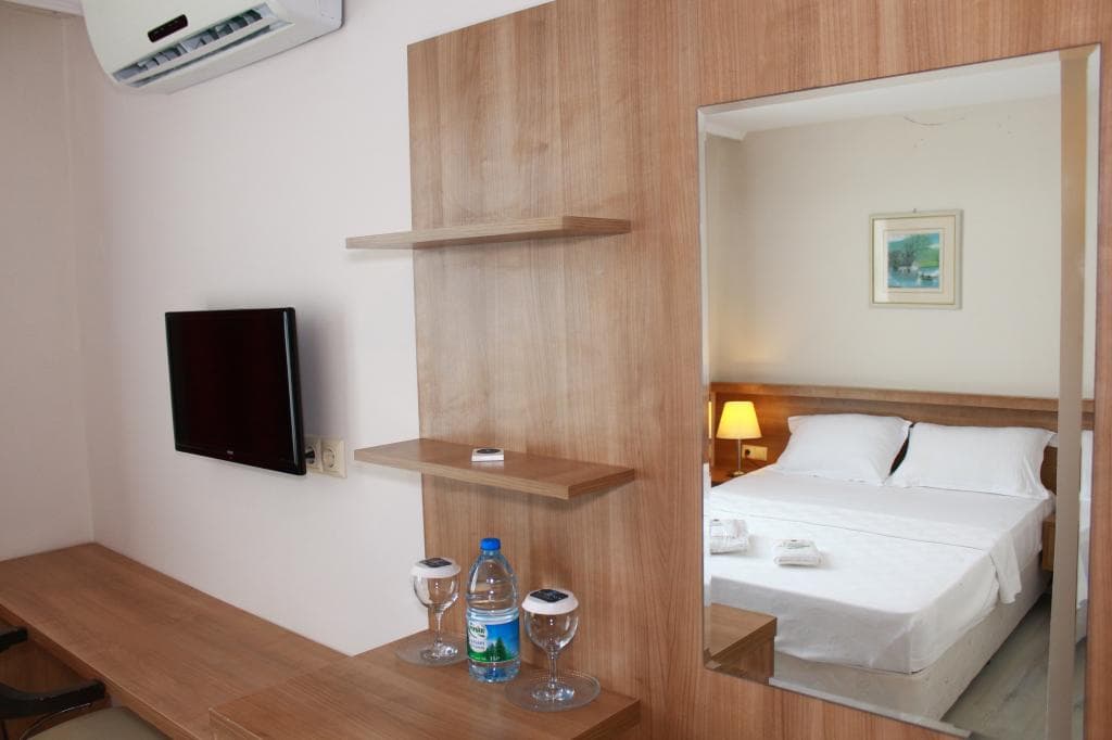 Sinopsis Resort Otel-15