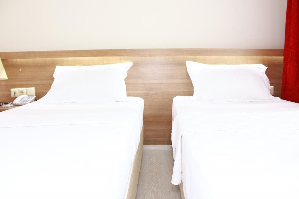 Sinopsis Resort Otel-17