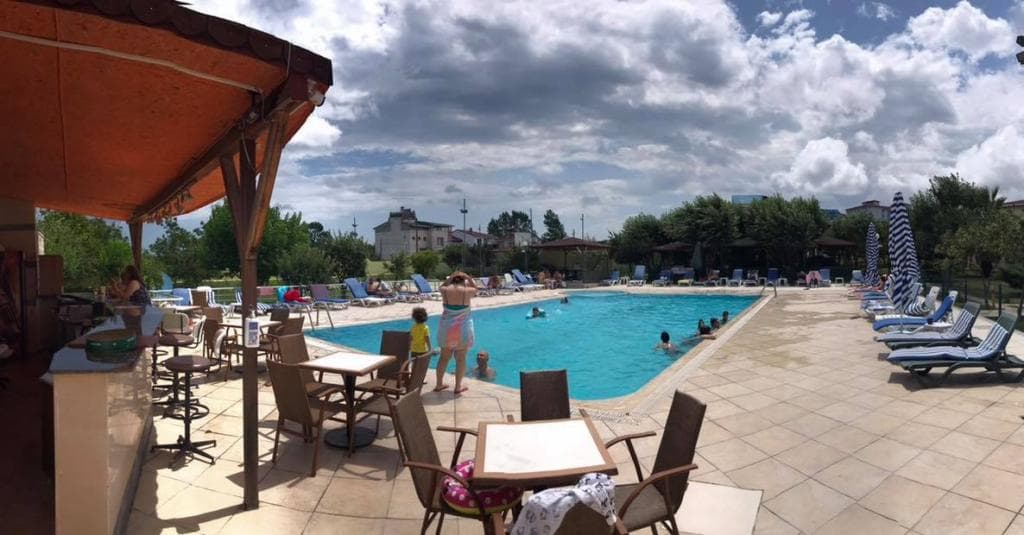 Sinopsis Resort Otel-3