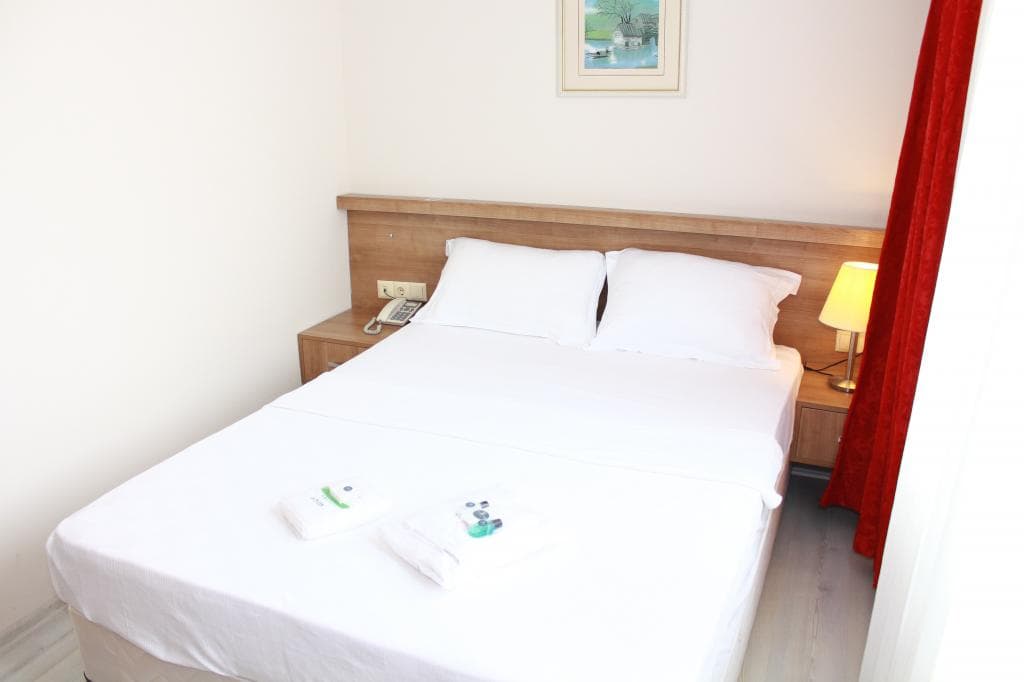 Sinopsis Resort Otel-14