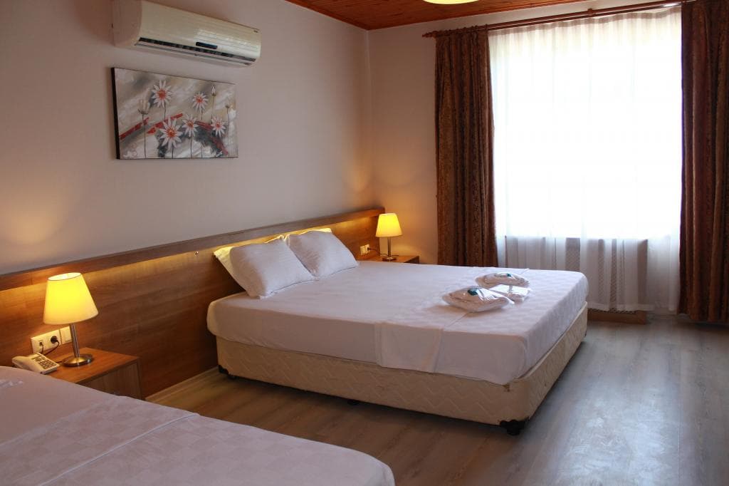 Sinopsis Resort Otel-19