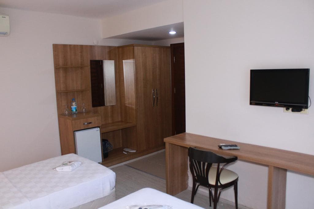 Sinopsis Resort Otel-21