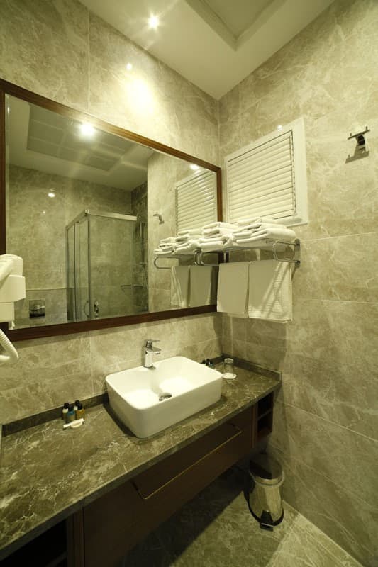 Hotel Milestone 1915-35