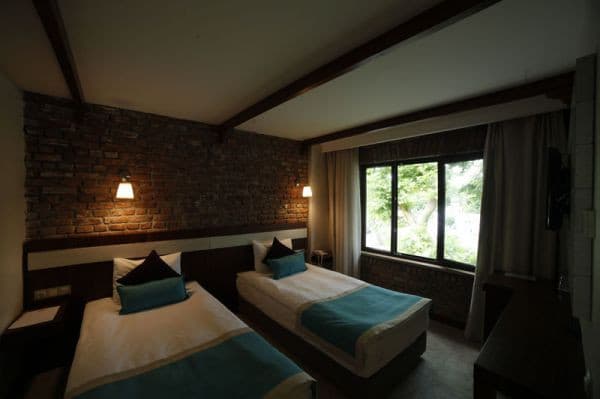 Hotel Milestone 1915-16